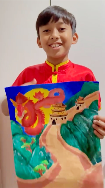 10_Year_Old_Indonesian_Artist_Captures_China_s_Spirit_with_Great_Wall_and_Dragon_Painting video poster