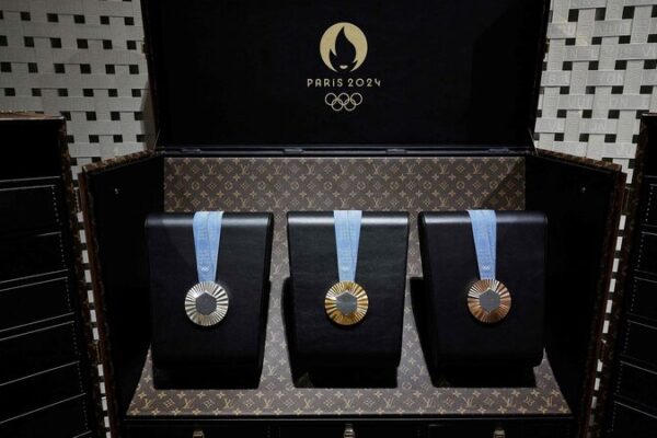 2024 Olympic Medals Dazzle at CMG’s Paris Studio! 🥇 2024_Olympic_Medals_Dazzle_at_CMG_s_Paris_Studio___ video poster