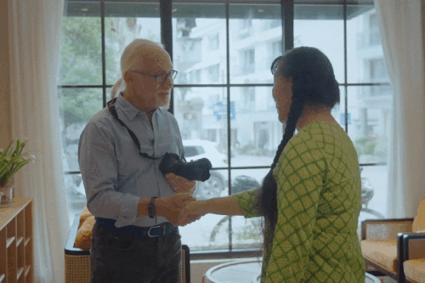 27 Years Later: Photographer’s Quest to Find Lisa in Yangshuo 27_Years_Later__Photographer_s_Quest_to_Find_Lisa_in_Yangshuo video poster