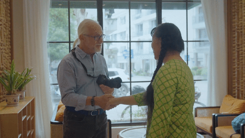 27_Years_Later__Photographer_s_Quest_to_Find_Lisa_in_Yangshuo_poster - News for amigos, by amigos 27_Years_Later__Photographer_s_Quest_to_Find_Lisa_in_Yangshuo video poster
