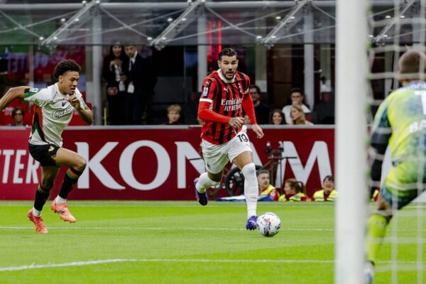 AC Milan Ignite Serie A with Explosive 4-0 Victory Over Venezia! 🔥 AC_Milan_Ignite_Serie_A_with_Explosive_4_0_Victory_Over_Venezia___