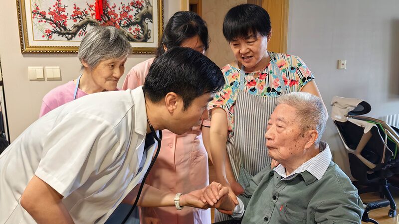 A_New_Profession__Rise_of_Care_Management_Specialists_for_the_Elderly - News for amigos, by amigos A_New_Profession__Rise_of_Care_Management_Specialists_for_the_Elderly