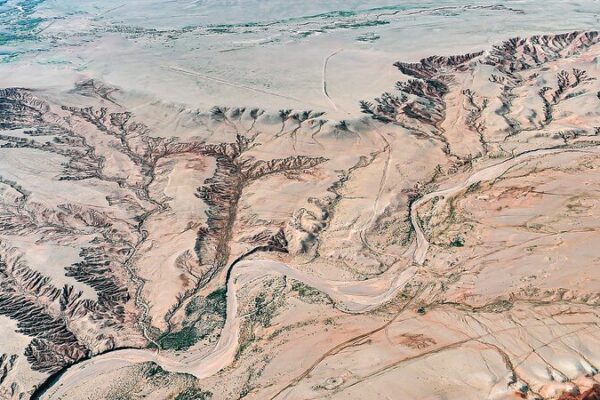 Aerial Drones Reveal Inner Mongolia’s ‘Tree of the Earth’: A Natural Marvel 🌳✨ Aerial_Drones_Reveal_Inner_Mongolia_s__Tree_of_the_Earth___A_Natural_Marvel___