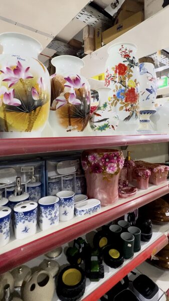 Affordable_Chinese_Decor_and_Crockery_Brighten_Pakistani_Homes_Amid_Economic_Challenges video poster