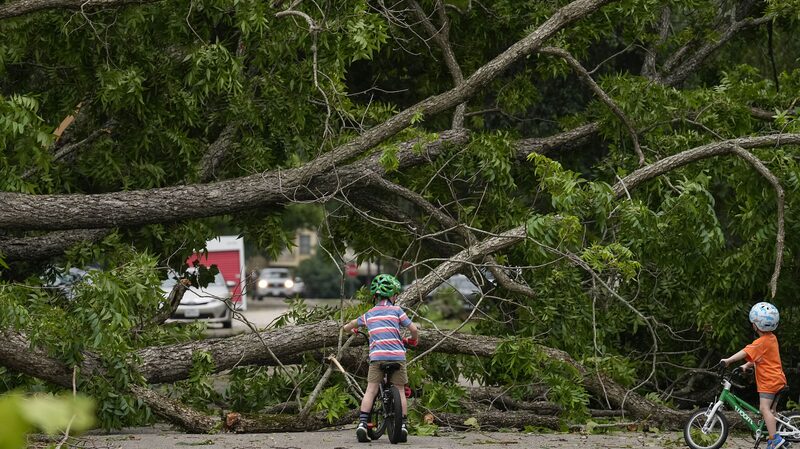 After_Deadly_Storms__Houston_Battles_Heatwave_and_Smog_Warnings___ - News for amigos, by amigos After_Deadly_Storms__Houston_Battles_Heatwave_and_Smog_Warnings___