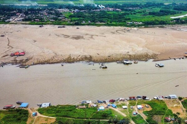 Amazon River Levels in Columbia Drop by 90% Amid Severe Drought 🌊🔥 Amazon_River_Levels_in_Columbia_Drop_by_90__Amid_Severe_Drought___