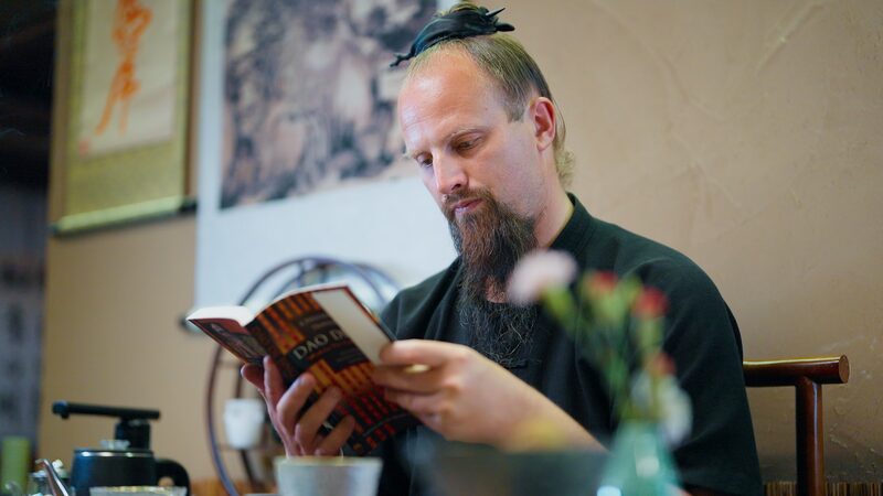 An_American_s_Journey__Jake_Pinnick_Transforms_into_a_Daoist_Priest_in_Wudang_poster - News for amigos, by amigos An_American_s_Journey__Jake_Pinnick_Transforms_into_a_Daoist_Priest_in_Wudang video poster