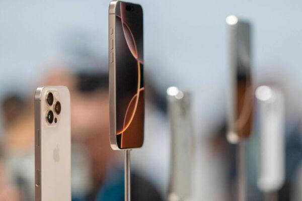 Apple Unveils AI-Powered iPhone 16 as Huawei Debuts Tri-Fold Phone 📱🤖 Apple_Unveils_AI_Powered_iPhone_16_as_Huawei_Debuts_Tri_Fold_Phone___