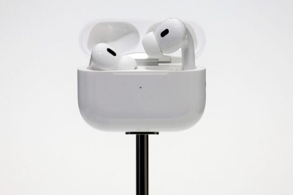 Apple’s AirPods Pro 2 Get FDA Approval as Hearing Aids 🎧 Apple_s_AirPods_Pro_2_Get_FDA_Approval_as_Hearing_Aids__