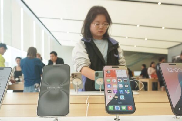 Apple’s Tim Cook Meets China’s Industry Minister in Beijing 🤝 Apple_s_Tim_Cook_Meets_China_s_Industry_Minister_in_Beijing__