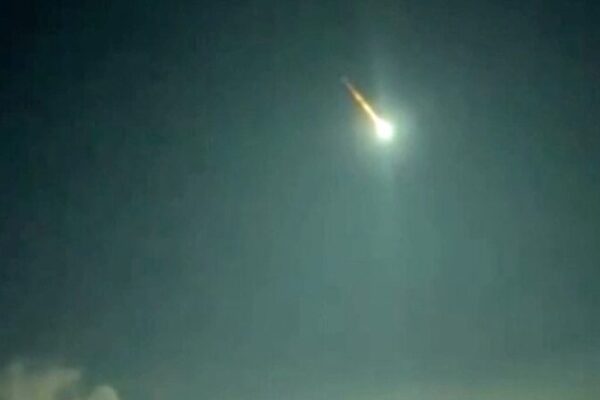 Asteroid Fireball Lights Up Night Sky in Russia’s Yakutia 🌠 Asteroid_Fireball_Lights_Up_Night_Sky_in_Russia_s_Yakutia__