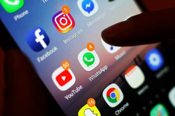 Australia Moves to Ban Social Media for Under-16s After Heated Debate Australia_Moves_to_Ban_Social_Media_for_Under_16s_After_Heated_Debate