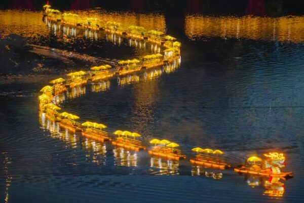 Bamboo Raft Dragon Illuminates Huangshan River 🌟 Bamboo_Raft_Dragon_Illuminates_Huangshan_River__