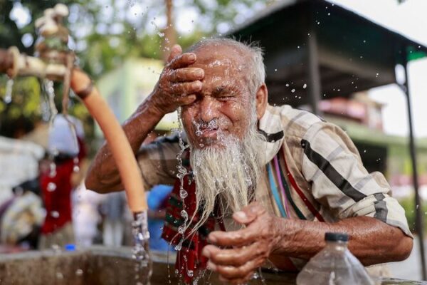 Bangladesh Sizzles at 43.8°C: Hottest Day Since 1989 🥵 Bangladesh_Sizzles_at_43_8_C__Hottest_Day_Since_1989__