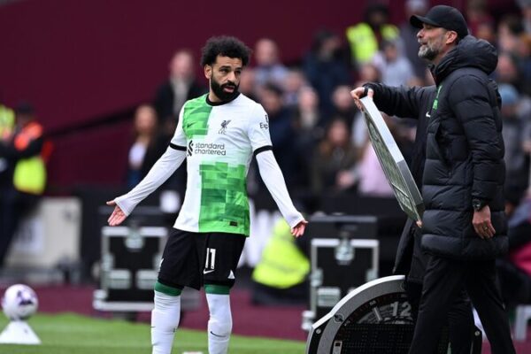 Behind the Touchline Drama: Salah and Klopp’s Tense Clash Explained Behind_the_Touchline_Drama__Salah_and_Klopp_s_Tense_Clash_Explained