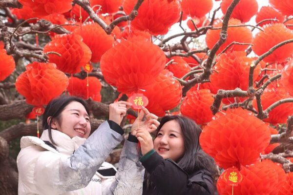 Beijing’s Vibrant Temple Fairs Make a Grand Return This Spring Festival 🎉 Beijing_s_Vibrant_Temple_Fairs_Make_a_Grand_Return_This_Spring_Festival__