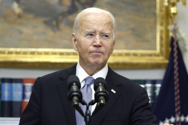 Biden Bows Out: Harris Takes the Lead in 2024 Race 🇺🇸 Biden_Bows_Out__Harris_Takes_the_Lead_in_2024_Race___
