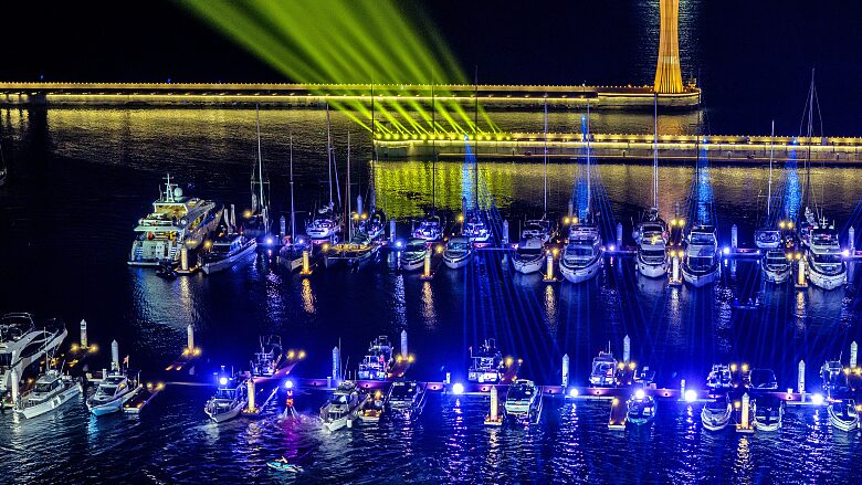 Boat_Show_Lights_Up_Hainan_s_Night_Skies_with_Dazzling_Lights__ - News for amigos, by amigos Boat_Show_Lights_Up_Hainan_s_Night_Skies_with_Dazzling_Lights__
