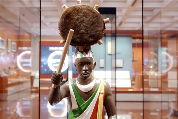 Burundi’s Royal Drum Dance Sculpted: A Gift of Friendship in Beijing Burundi_s_Royal_Drum_Dance_Sculpted__A_Gift_of_Friendship_in_Beijing video poster