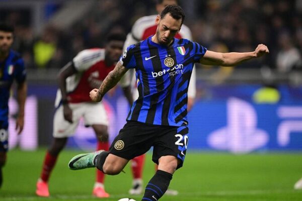 Calhanoglu’s Perfect Penalty Gives Inter Milan Victory Over Arsenal ⚽ Calhanoglu_s_Perfect_Penalty_Gives_Inter_Milan_Victory_Over_Arsenal__