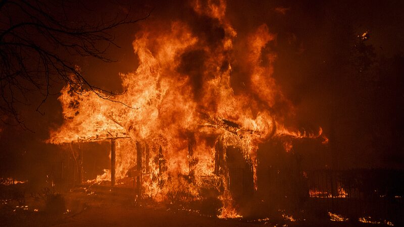 California_Wildfires_Blaze_On__Mass_Evacuations_and_Heroes_on_the_Frontline___ - News for amigos, by amigos California_Wildfires_Blaze_On__Mass_Evacuations_and_Heroes_on_the_Frontline___