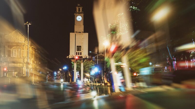 Capturing_Time__Quanzhou_s_Iconic_Bell_Tower_Through_the_Lens_of_Love