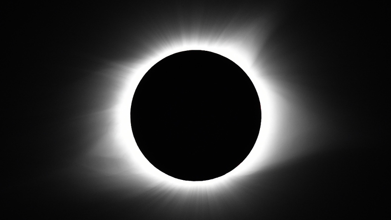 Celestial_Spectacle__North_America_Plunged_into_Darkness_During_Total_Solar_Eclipse - News for amigos, by amigos ___Celestial_Spectacle__North_America_Plunged_into_Darkness_During_Total_Solar_Eclipse