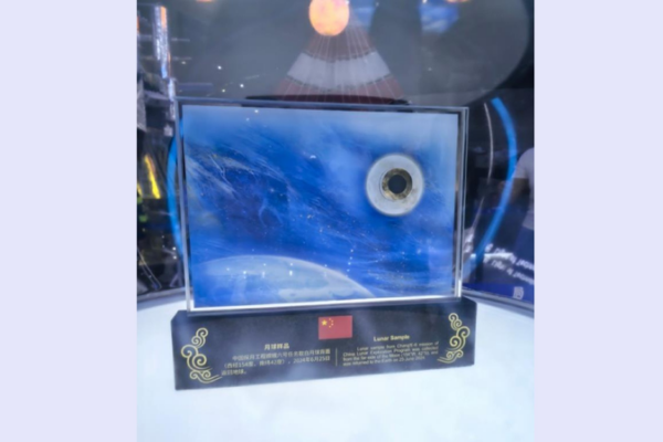 Chang’e-6 Lunar Samples Thrill Visitors at Airshow China 🚀🌕 Chang_e_6_Lunar_Samples_Thrill_Visitors_at_Airshow_China___