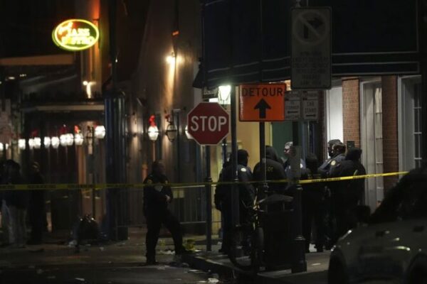 🚨 Chaos in New Orleans: Driver Hits Crowd and Shoots Officers __Chaos_in_New_Orleans__Driver_Hits_Crowd_and_Shoots_Officers