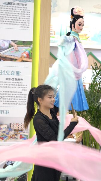 Chen_Fangping_Revives_Hunan_Rod_Puppetry_with_Mesmerizing_Dance_poster - News for amigos, by amigos Chen_Fangping_Revives_Hunan_Rod_Puppetry_with_Mesmerizing_Dance video poster