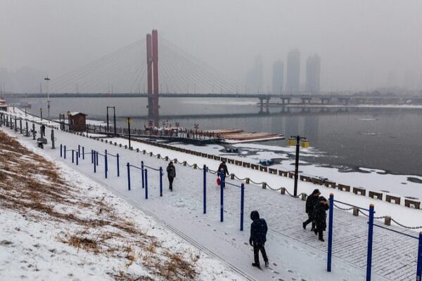 Chilly Blast Hits Central and Eastern China, Impacting Spring Festival Travel Chilly_Blast_Hits_Central_and_Eastern_China__Impacting_Spring_Festival_Travel