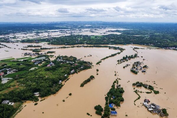 China Battles Heavy Rains 🌧️: Dike Breaches and Heroic Rescues China_Battles_Heavy_Rains_____Dike_Breaches_and_Heroic_Rescues