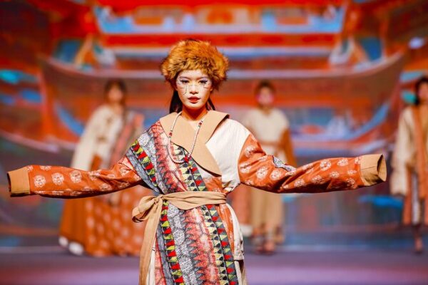 China Chic: Young Designers Blend Tradition with Trendy Threads 🎎✨ China_Chic__Young_Designers_Blend_Tradition_with_Trendy_Threads___