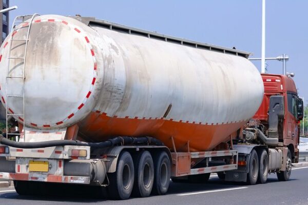 China Cracks Down on Illegal Edible Oil Transport 🚛🍳: Arrests Made in Nationwide Sweep China_Cracks_Down_on_Illegal_Edible_Oil_Transport_____Arrests_Made_in_Nationwide_Sweep
