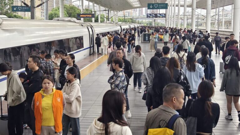 China_Eases_Travel_Rush_as_National_Day_Holiday_Ends video poster