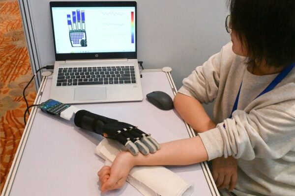 China Embraces AI to Revolutionize Traditional Medicine 🌿🧠 China_Embraces_AI_to_Revolutionize_Traditional_Medicine___