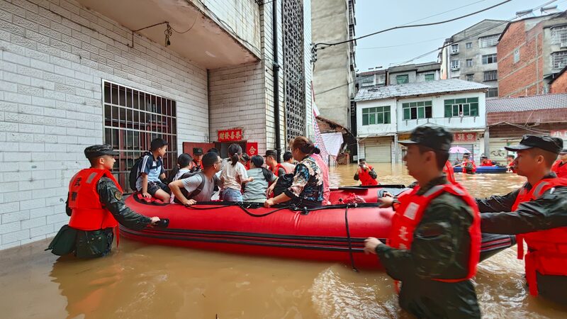 China_Rallies_to_Aid_Flood_Hit_Hunan_Province__ - News for amigos, by amigos China_Rallies_to_Aid_Flood_Hit_Hunan_Province__