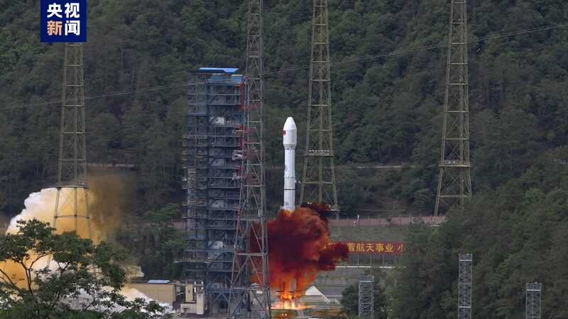 China_Rockets_into_MEO_with_First_Broadband_Satellite_Smart_SkyNet_1_01__ - News for amigos, by amigos __China_Rockets_into_MEO_with_First_Broadband_Satellite_Smart_SkyNet_1_01__