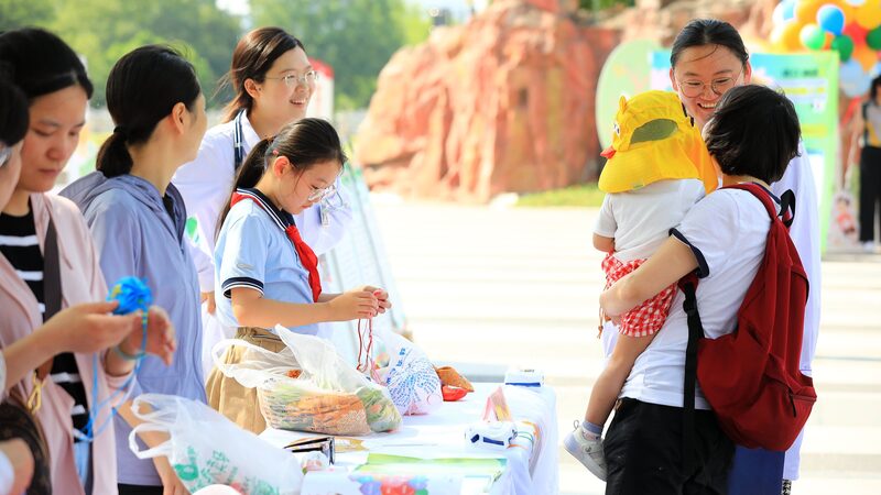 China_Rolls_Out_New_Policies_to_Encourage_Families____ - News for amigos, by amigos China_Rolls_Out_New_Policies_to_Encourage_Families____