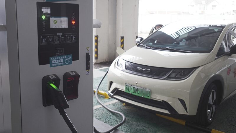 China_Supercharges_Highways_with_3_000_New_Charging_Stations_ - News for amigos, by amigos ___China_Supercharges_Highways_with_3_000_New_Charging_Stations_