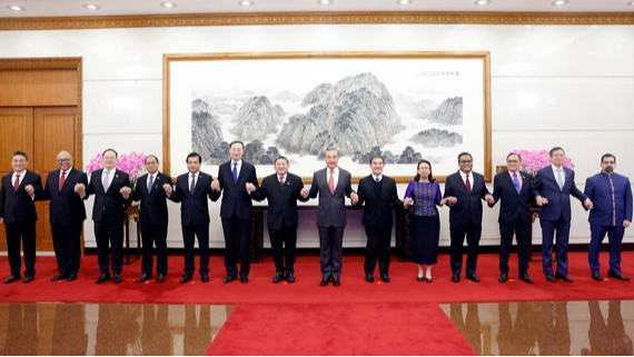 China and ASEAN Join Hands for a Brighter Future 🌏🤝 China_and_ASEAN_Join_Hands_for_a_Brighter_Future___