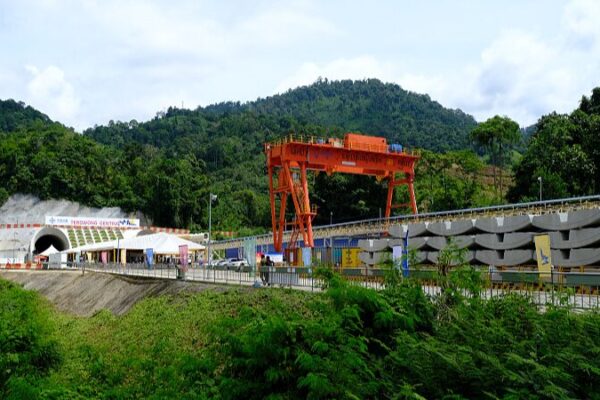 China and Malaysia Boosting Ties for a Shared Future 🌏 China_and_Malaysia_Boosting_Ties_for_a_Shared_Future__