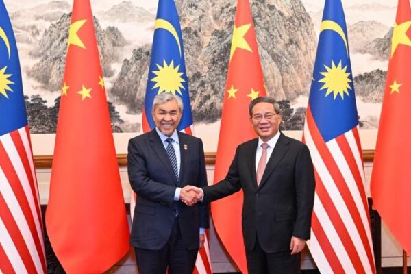China and Malaysia Strengthen East Asian Unity 🤝🇨🇳🇲🇾 China_and_Malaysia_Strengthen_East_Asian_Unity______