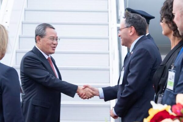 China and New Zealand Boost Tourism Ties with Visa-Free Travel 🌏✈️ China_and_New_Zealand_Boost_Tourism_Ties_with_Visa_Free_Travel____