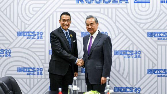 China and Thailand Strengthen ‘Family’ Ties: Vowing to Boost Cooperation China_and_Thailand_Strengthen__Family__Ties__Vowing_to_Boost_Cooperation