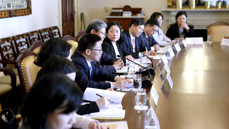 China_and_U_S__Engage_in_Constructive_Talks_on_Monetary_Policy_in_Washington___ - News for amigos, by amigos China_and_U_S__Engage_in_Constructive_Talks_on_Monetary_Policy_in_Washington___