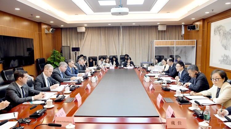 China_and_U_S__Hold_Constructive_Economic_Talks_in_Beijing__ - News for amigos, by amigos China_and_U_S__Hold_Constructive_Economic_Talks_in_Beijing__