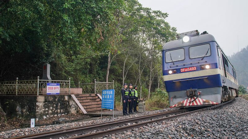 China_and_Vietnam_Sign_14_Deals_to_Boost_Cooperation__