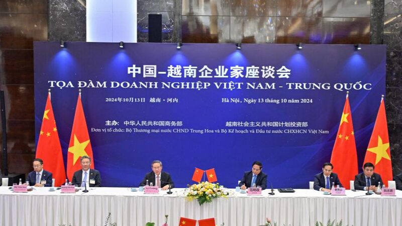 China_and_Vietnam_s_Leaders_Urge_Entrepreneurs_to_Team_Up_for_Growth - News for amigos, by amigos __China_and_Vietnam_s_Leaders_Urge_Entrepreneurs_to_Team_Up_for_Growth