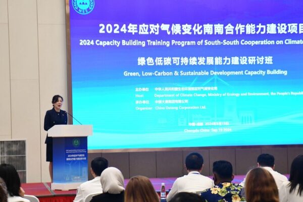 China’s Climate Efforts Win Global Praise 🌍🌱 China_s_Climate_Efforts_Win_Global_Praise___